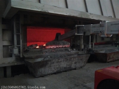 伸縮臂式扒渣機(jī)與扒渣車(chē)在熔鋁爐應(yīng)用中的定制生產(chǎn)與招標(biāo)要點(diǎn)