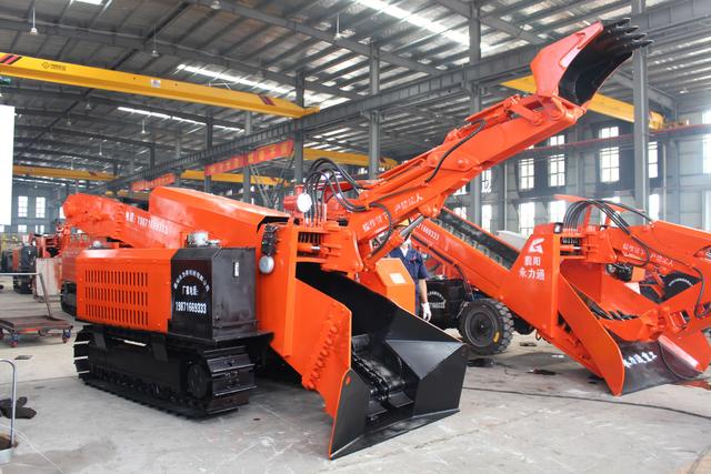 扒渣機(jī) 一機(jī)多用的高效解決方案，省時(shí)省力省人工